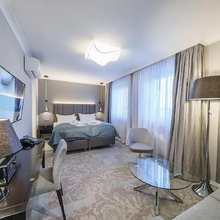 מלון Strandhotel Duhnen 4*