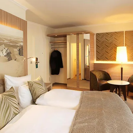 מלון Strandhotel Duhnen 4*