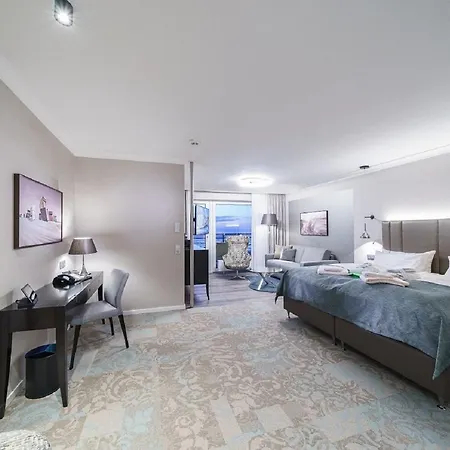 מלון Strandhotel Duhnen 4*